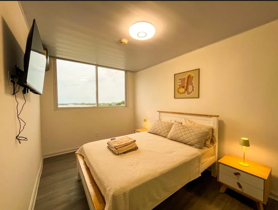 Bedroom with flat screen TV and window view, Tocumen Panama airbnb