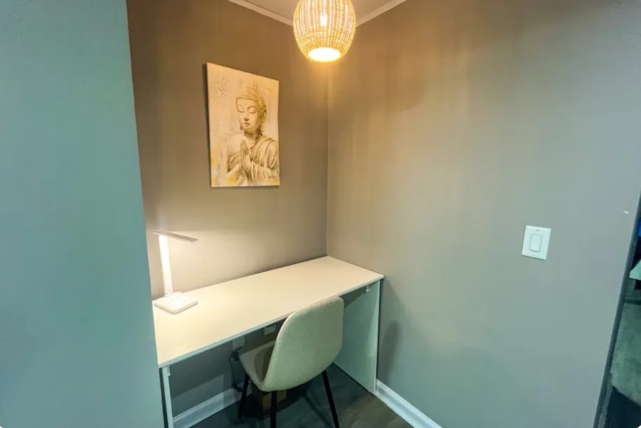 Private work desk and study nook for digital nomads, Panama apartment